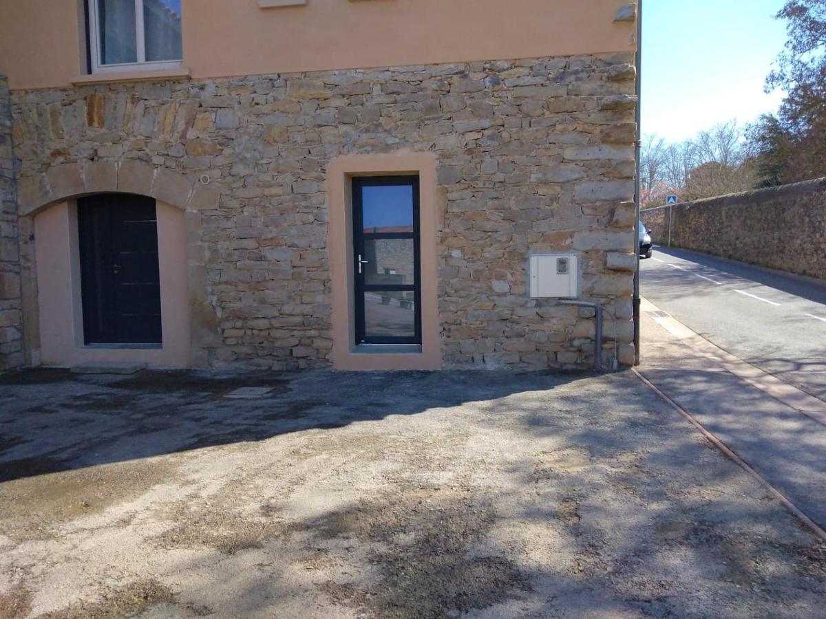 Apartamento Studio Le Ménascle Saint-Georges-de-Luzençon Exterior foto